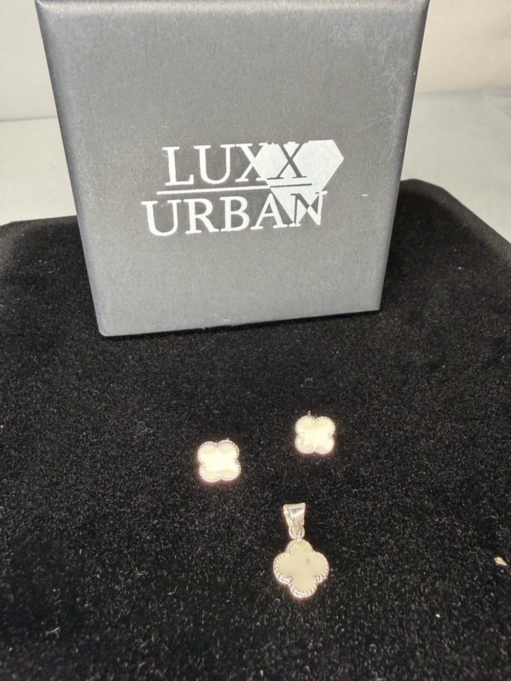 Taxco Silver White Clover Pendant and Stud Earrings Set